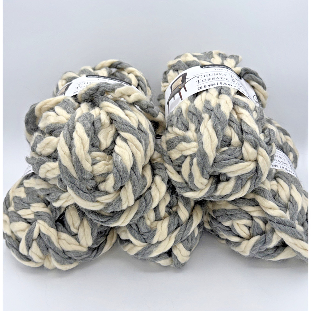 Lot of 5 Loops & Threads Chunky Twist Jumbo Yarn Cream Gray Super Bulky 8.8 oz